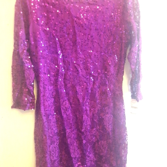 Dresses - Picture 2 of 10